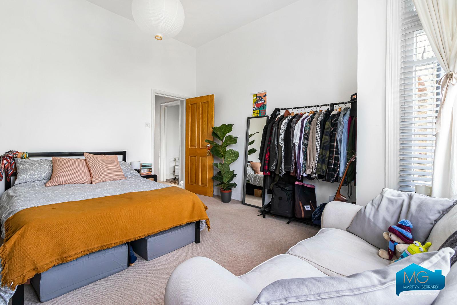 1 bedroom Ground Floor Flat to rent - Martyn Gerrard