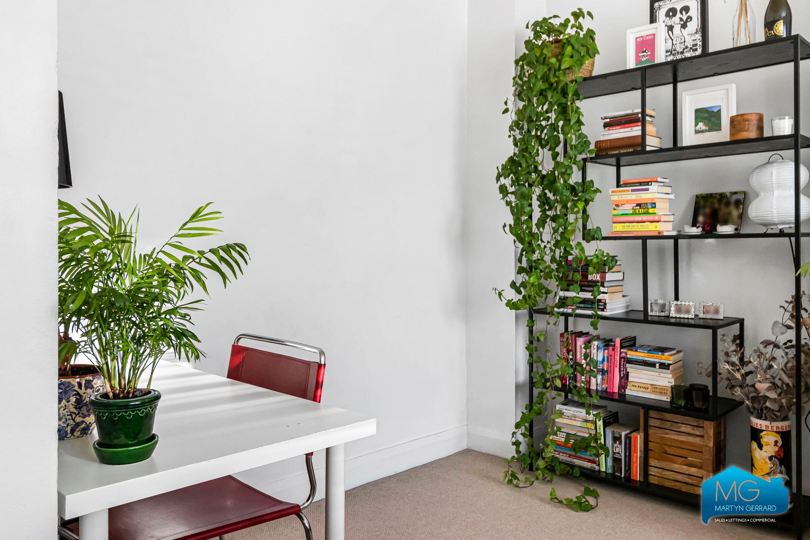 1 bedroom Ground Floor Flat to rent - Martyn Gerrard
