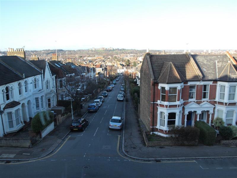 2 bedroom Apartment to rent - Martyn Gerrard