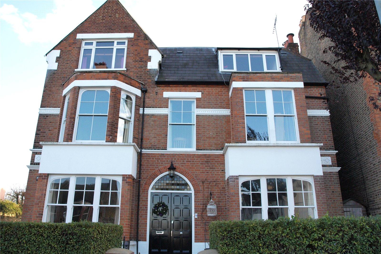 2 bedroom Apartment to rent - Martyn Gerrard