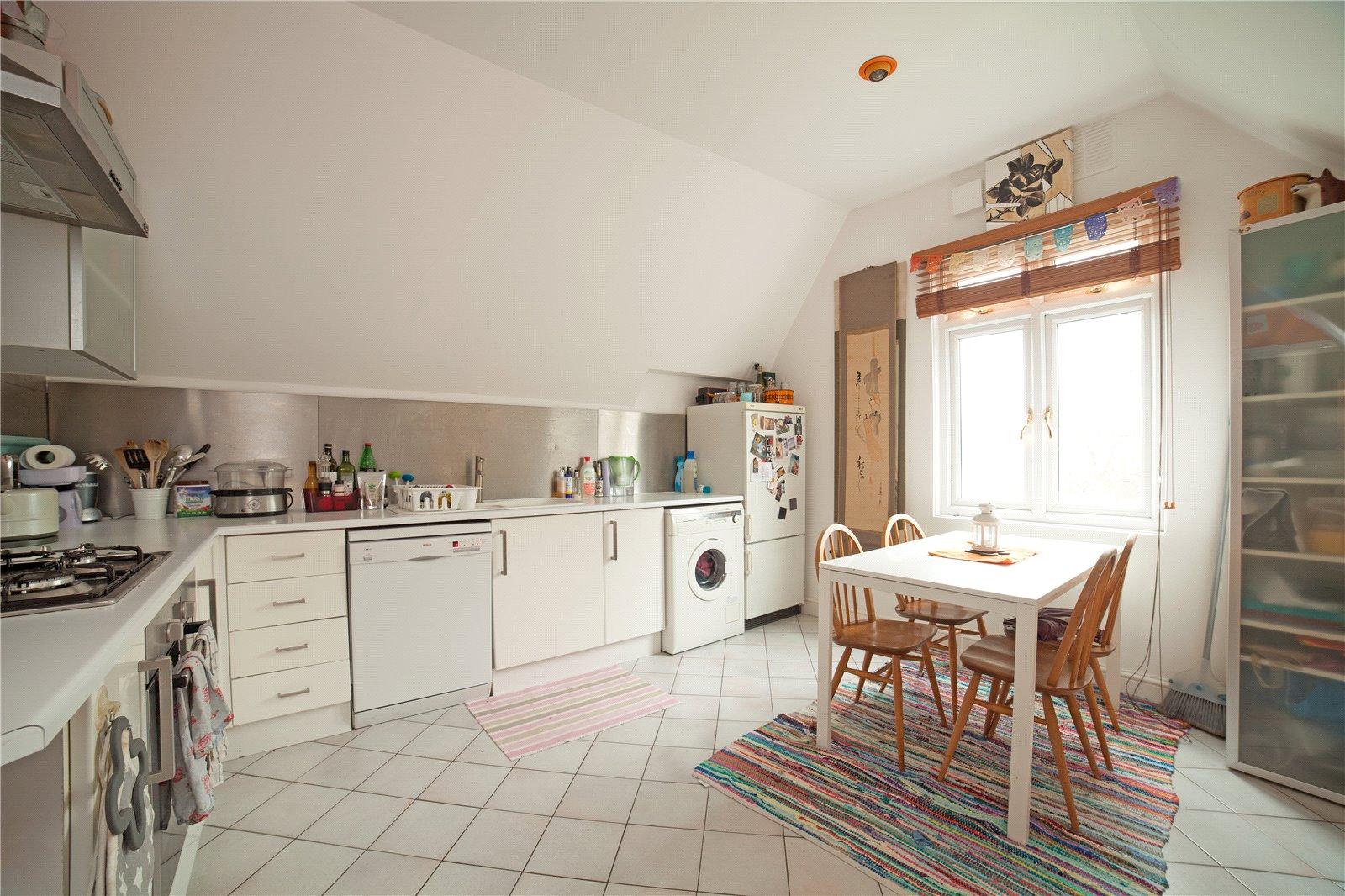 2 bedroom Apartment to rent - Martyn Gerrard