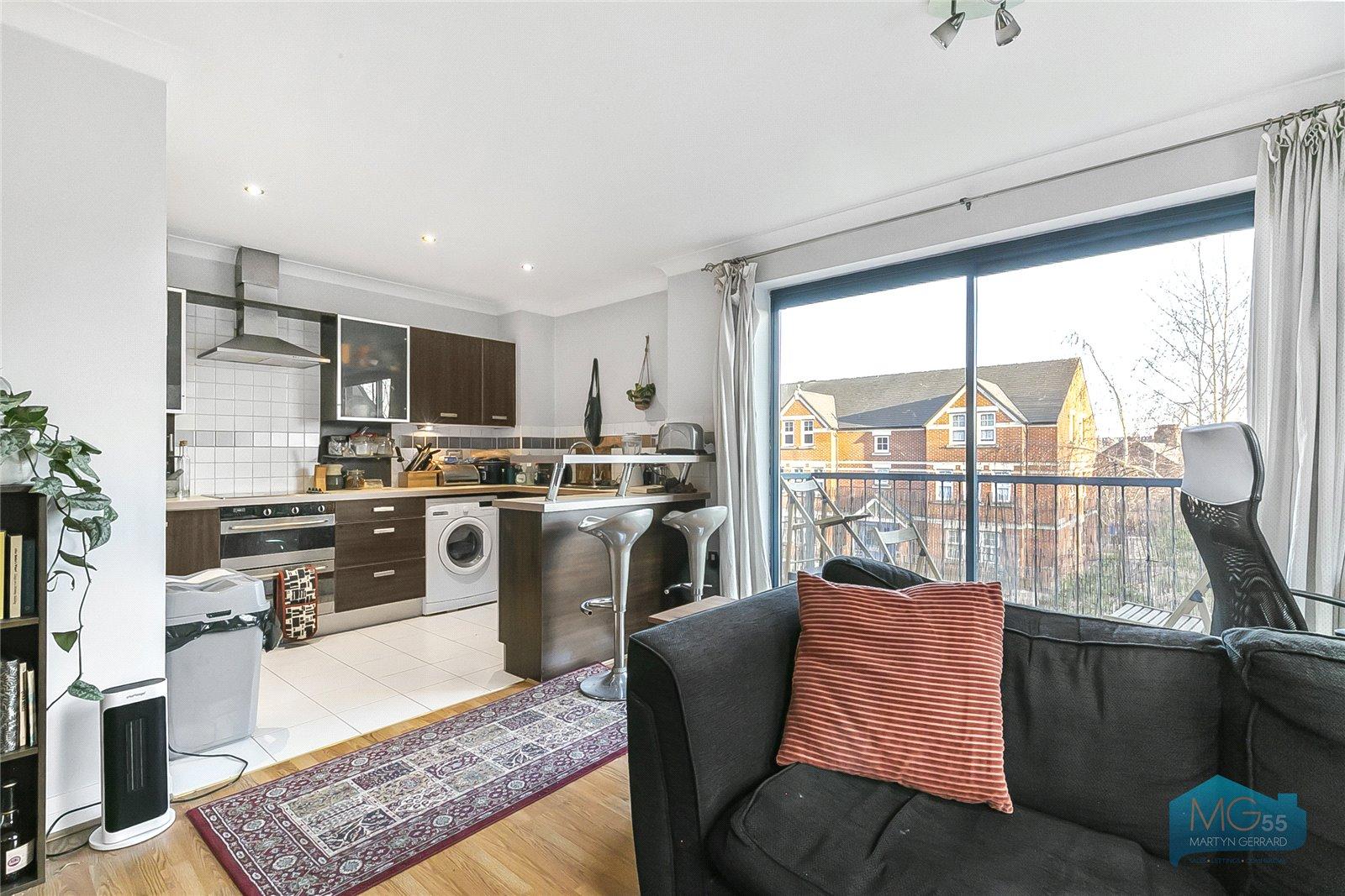 2 bedroom Apartment to rent - Martyn Gerrard