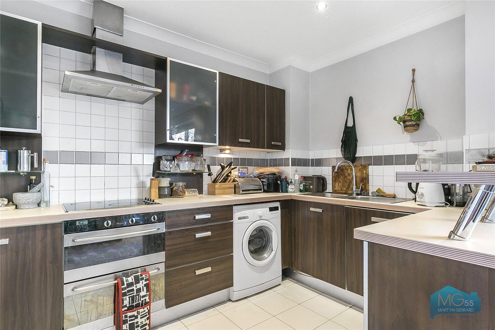 2 bedroom Apartment to rent - Martyn Gerrard