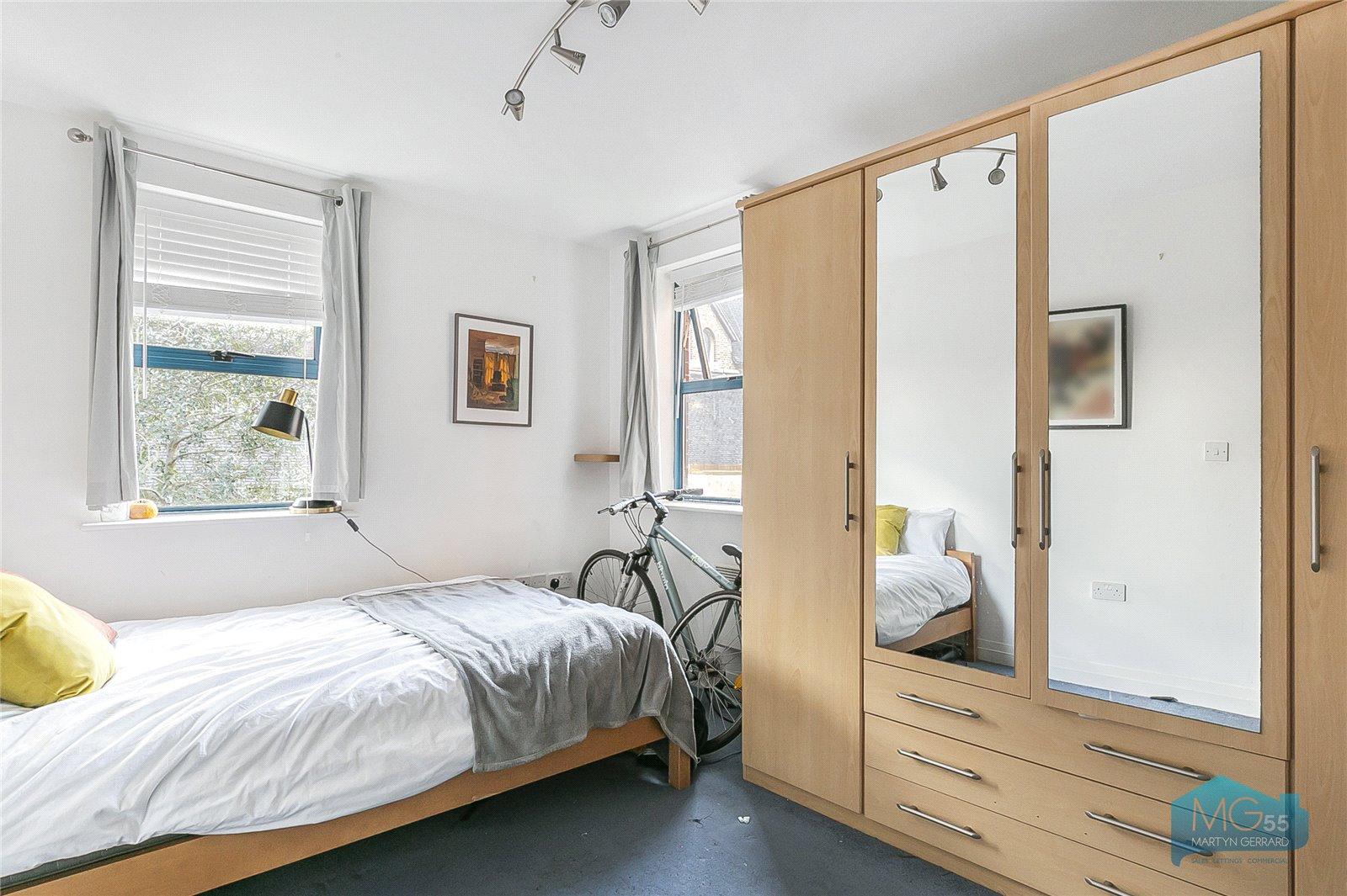 2 bedroom Apartment to rent - Martyn Gerrard