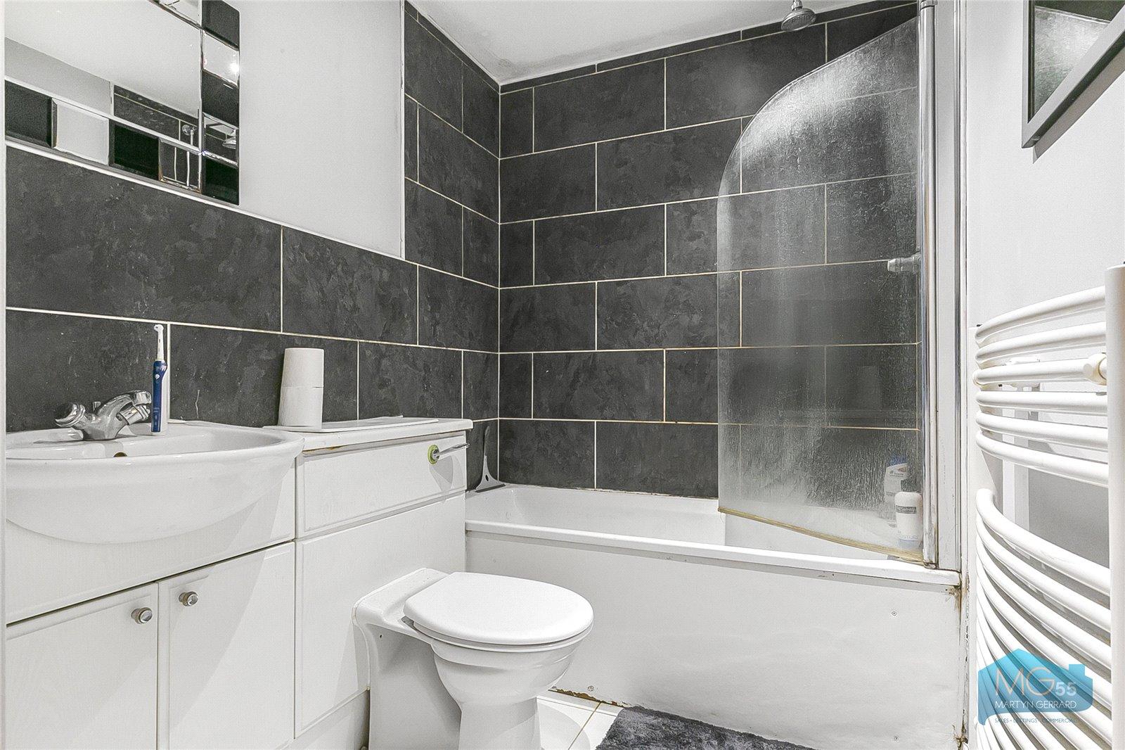 2 bedroom Apartment to rent - Martyn Gerrard