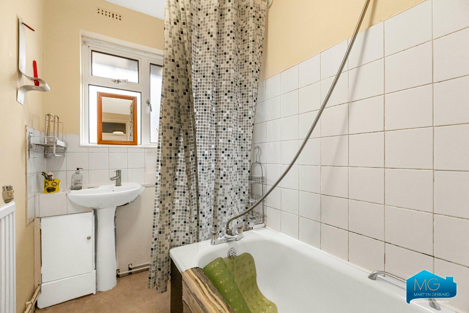 4 bedroom Apartment to rent - Martyn Gerrard