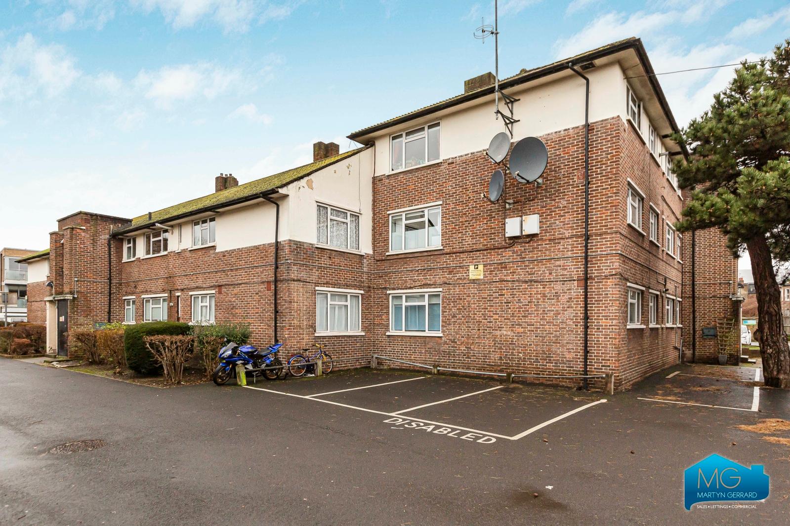 4 bedroom Apartment to rent - Martyn Gerrard
