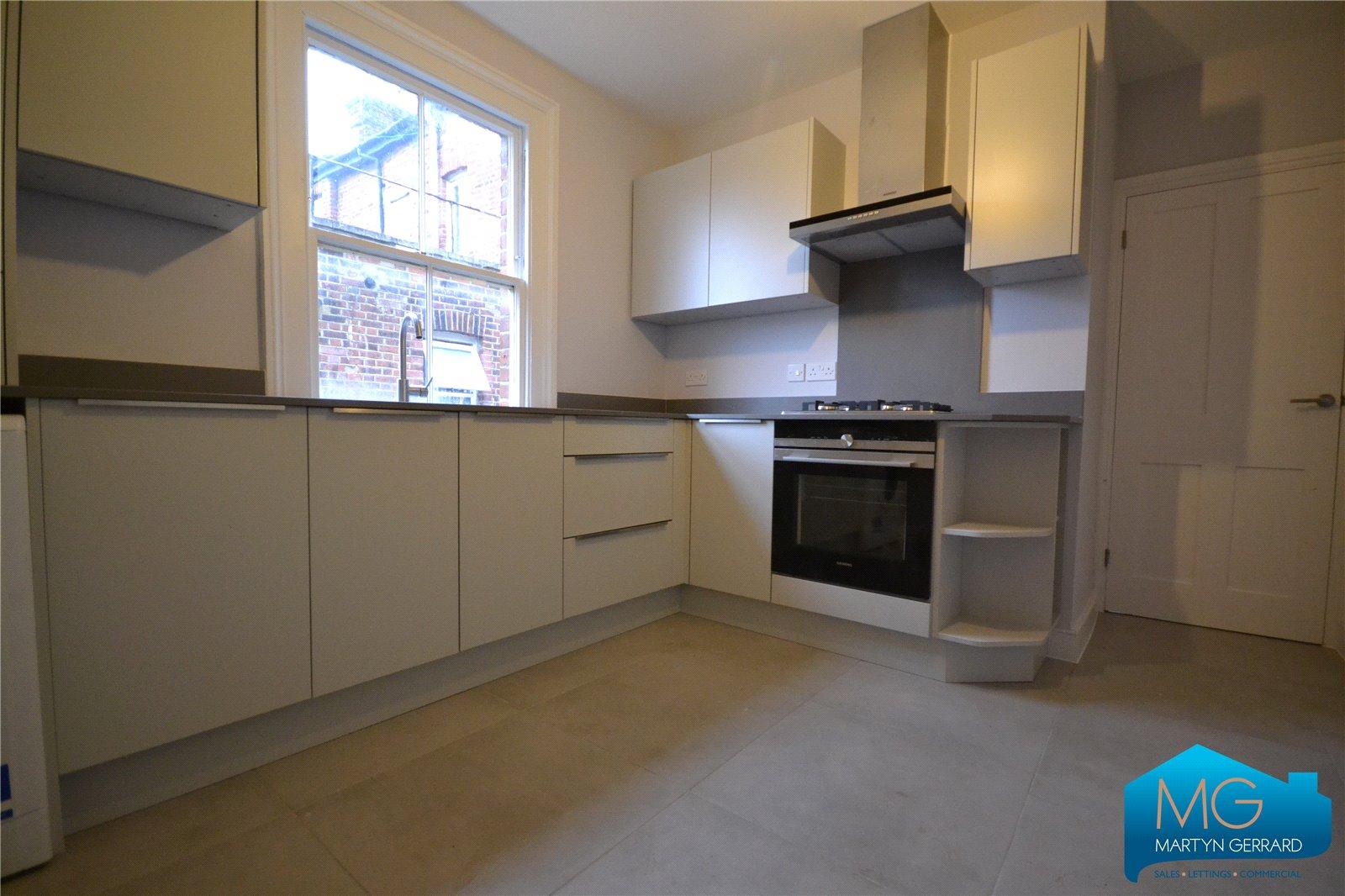 3 bedroom Apartment to rent - Martyn Gerrard