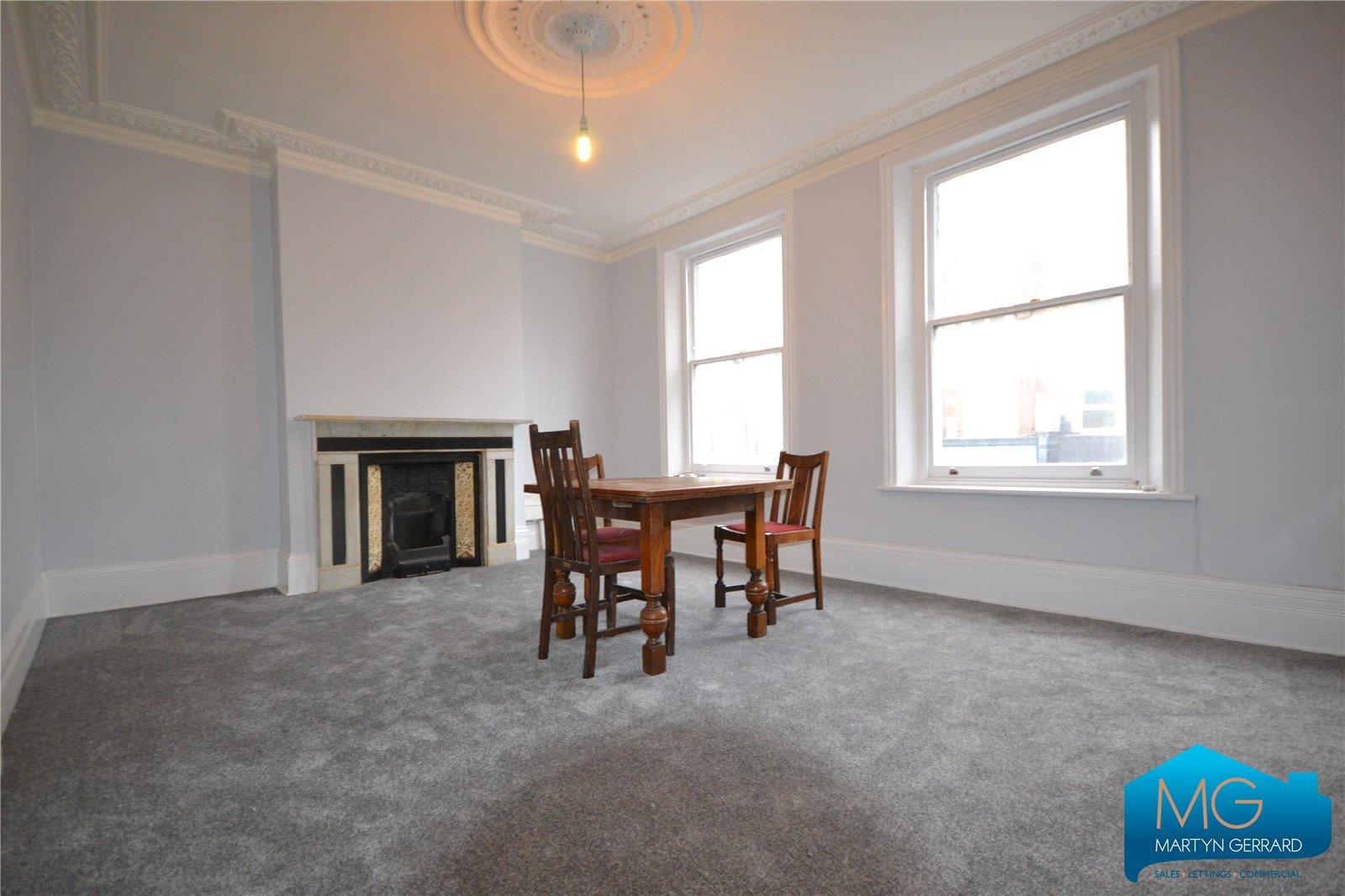 3 bedroom Apartment to rent - Martyn Gerrard