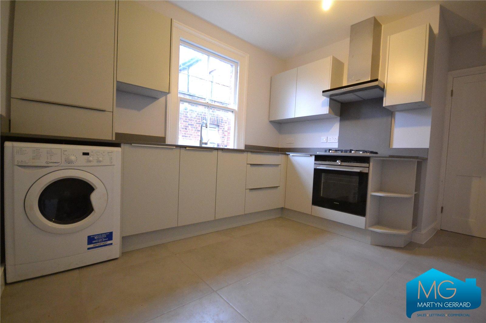 3 bedroom Apartment to rent - Martyn Gerrard