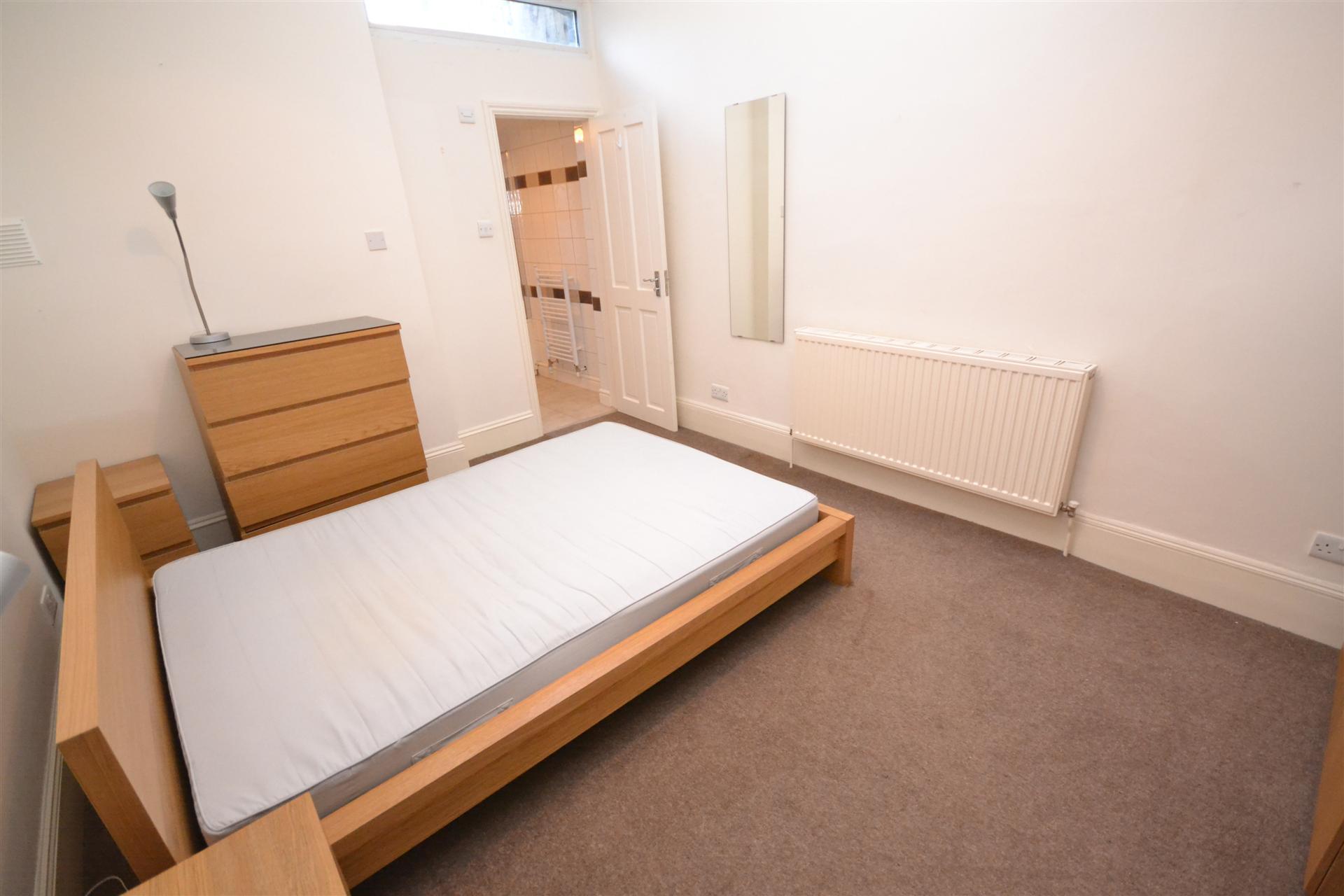 Quernmore Road, Stroud Green, N4+  - Martyn Gerrard