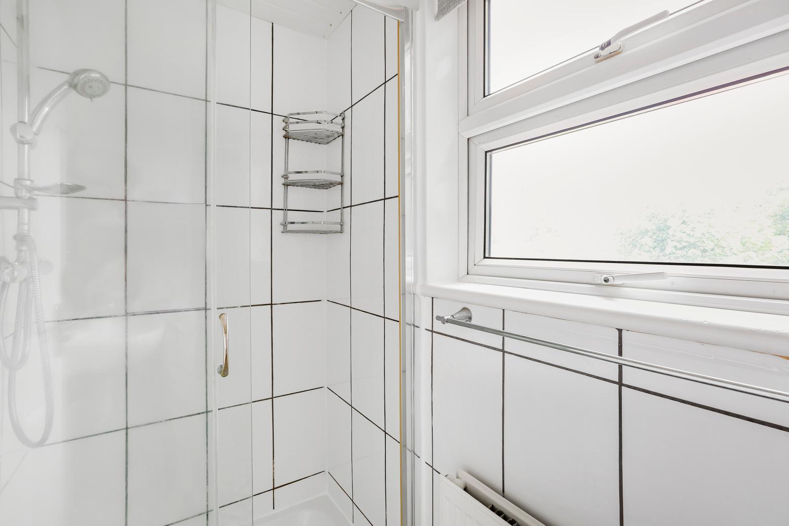 2 bedroom Apartment to rent - Martyn Gerrard