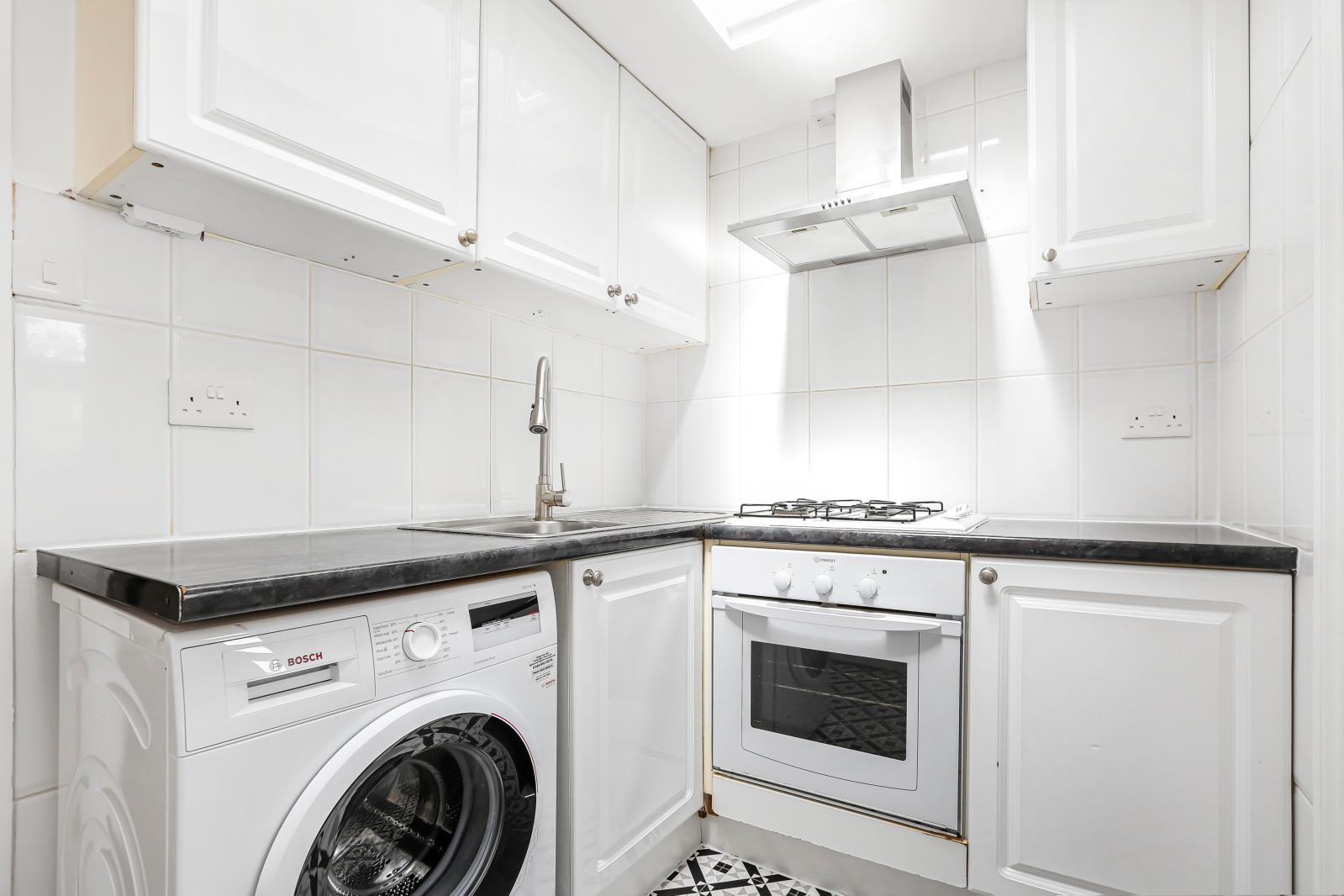 2 bedroom Apartment to rent - Martyn Gerrard