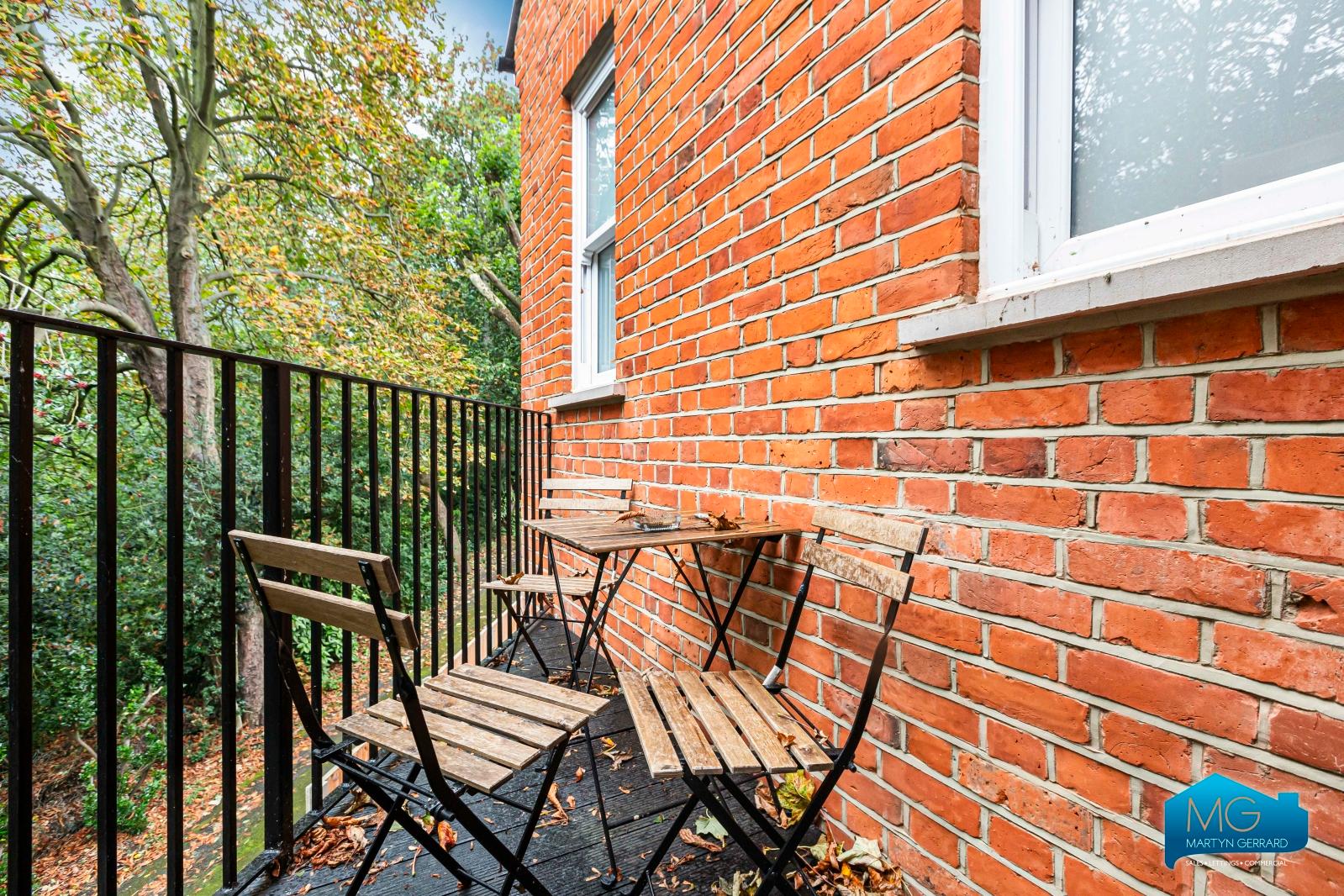 2 bedroom Apartment to rent - Martyn Gerrard