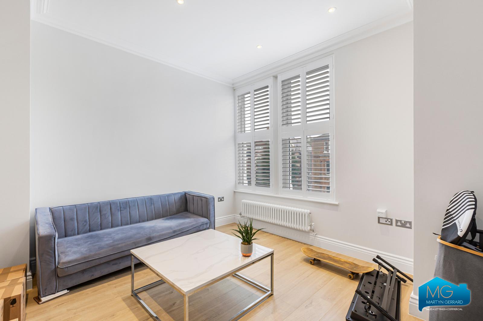 2 bedroom Apartment to rent - Martyn Gerrard