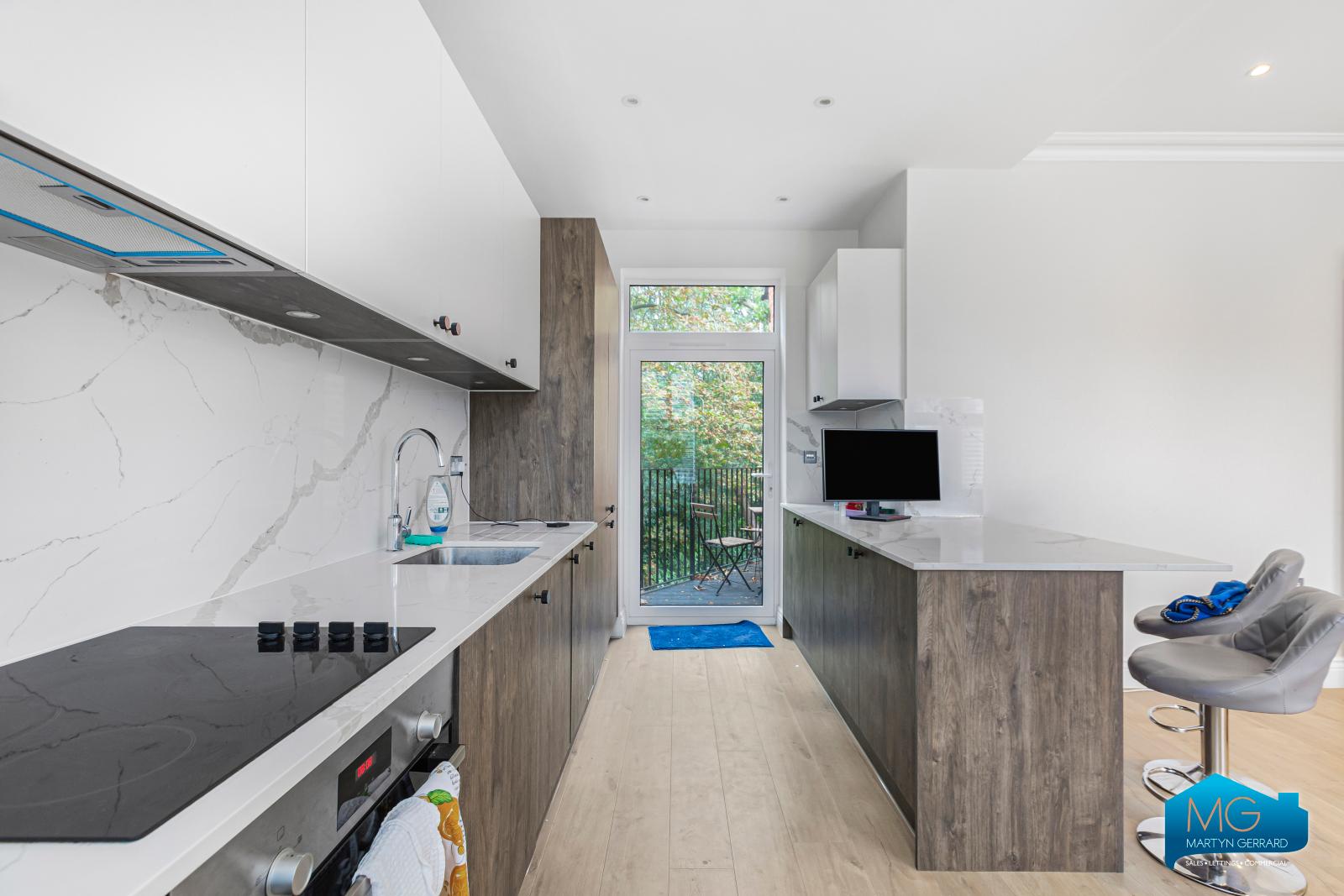2 bedroom Apartment to rent - Martyn Gerrard
