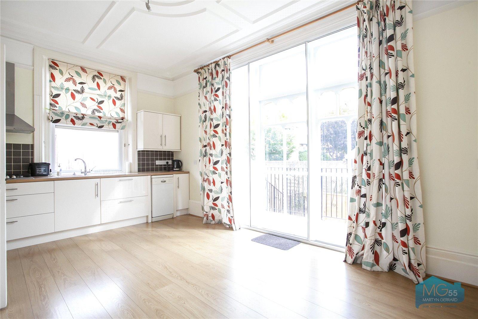 7 bedroom End of Terrace House to rent - Martyn Gerrard