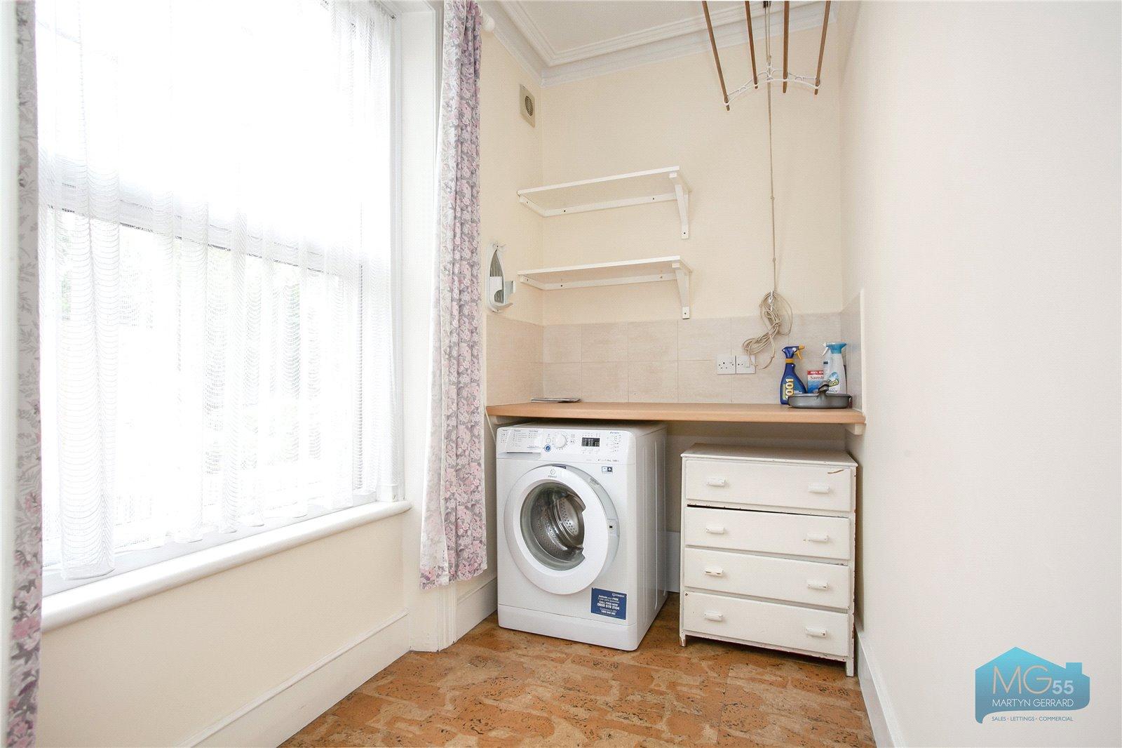 7 bedroom End of Terrace House to rent - Martyn Gerrard