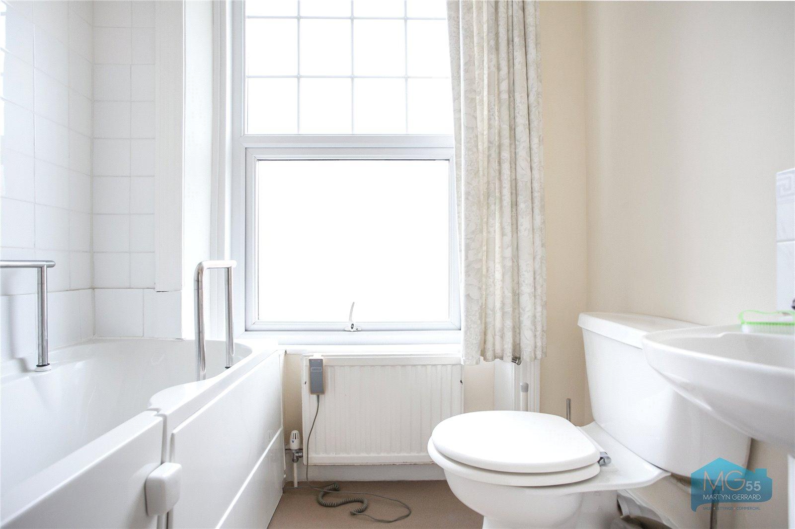 7 bedroom End of Terrace House to rent - Martyn Gerrard