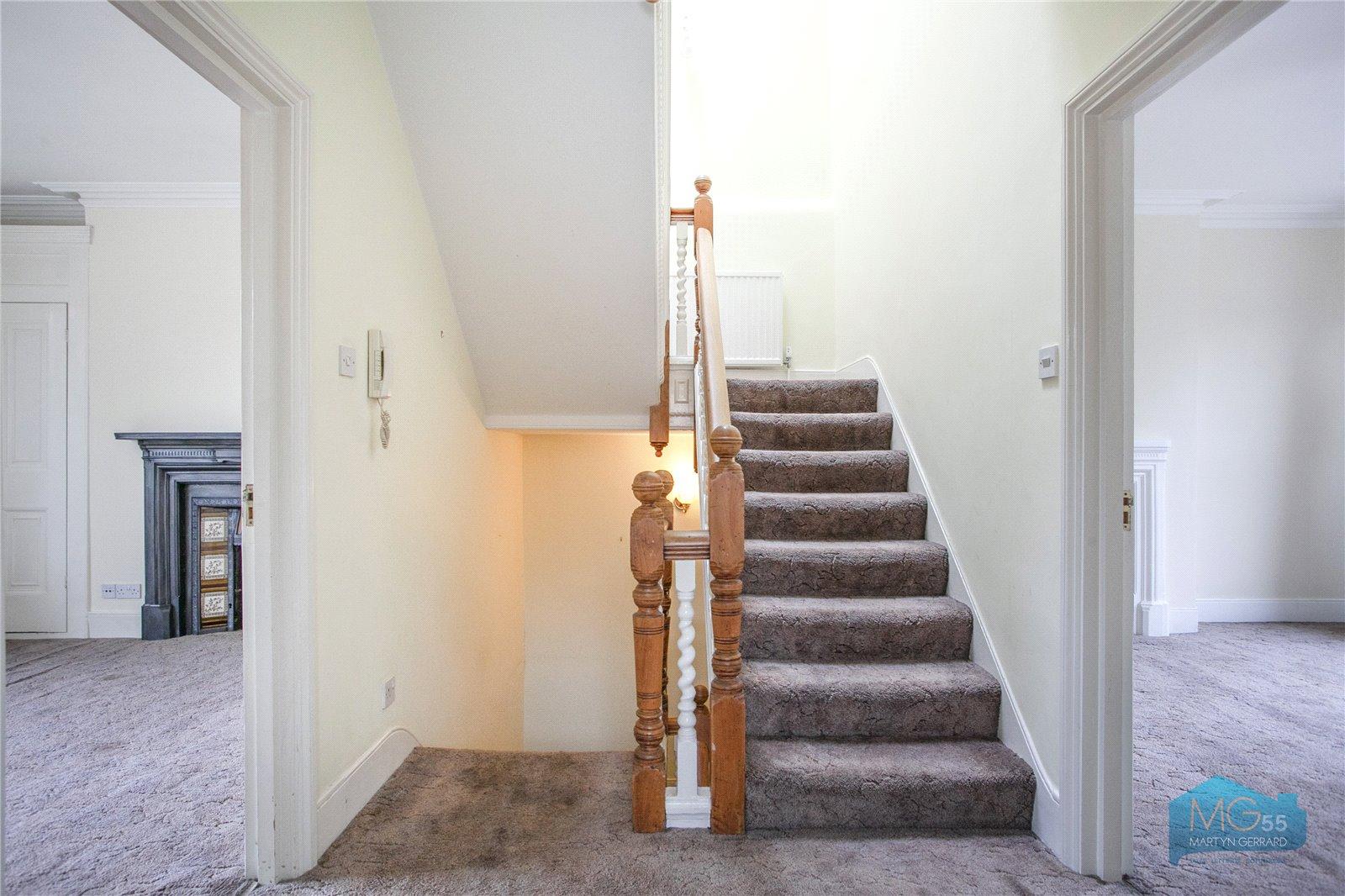 7 bedroom End of Terrace House to rent - Martyn Gerrard