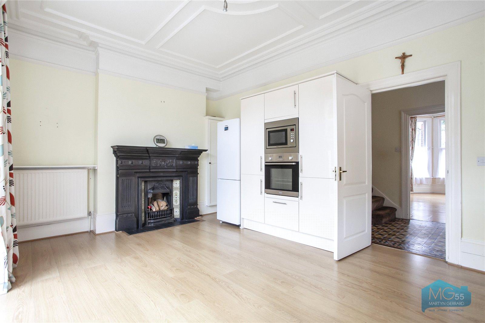 7 bedroom End of Terrace House to rent - Martyn Gerrard