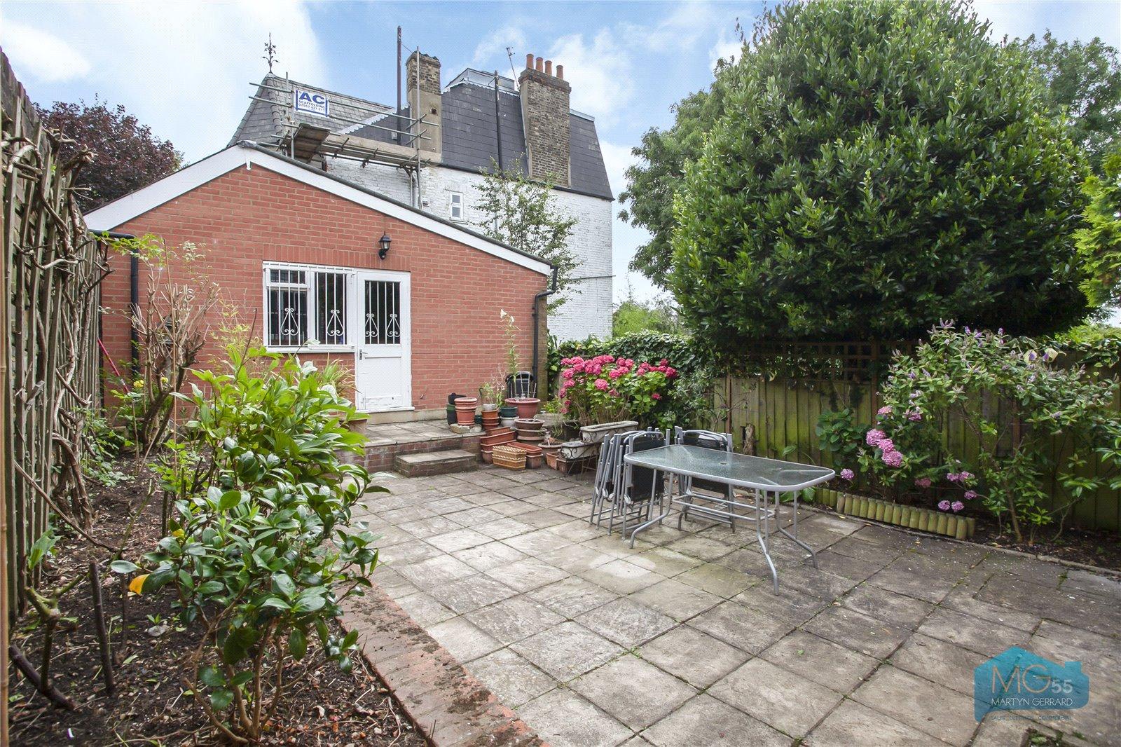 7 bedroom End of Terrace House to rent - Martyn Gerrard