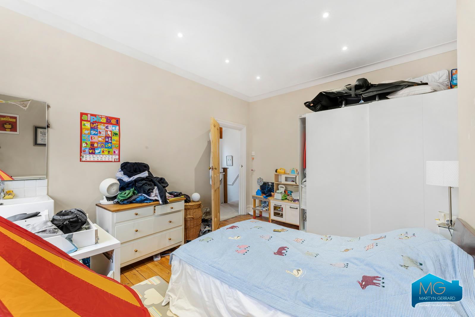 4 bedroom House to rent - Martyn Gerrard