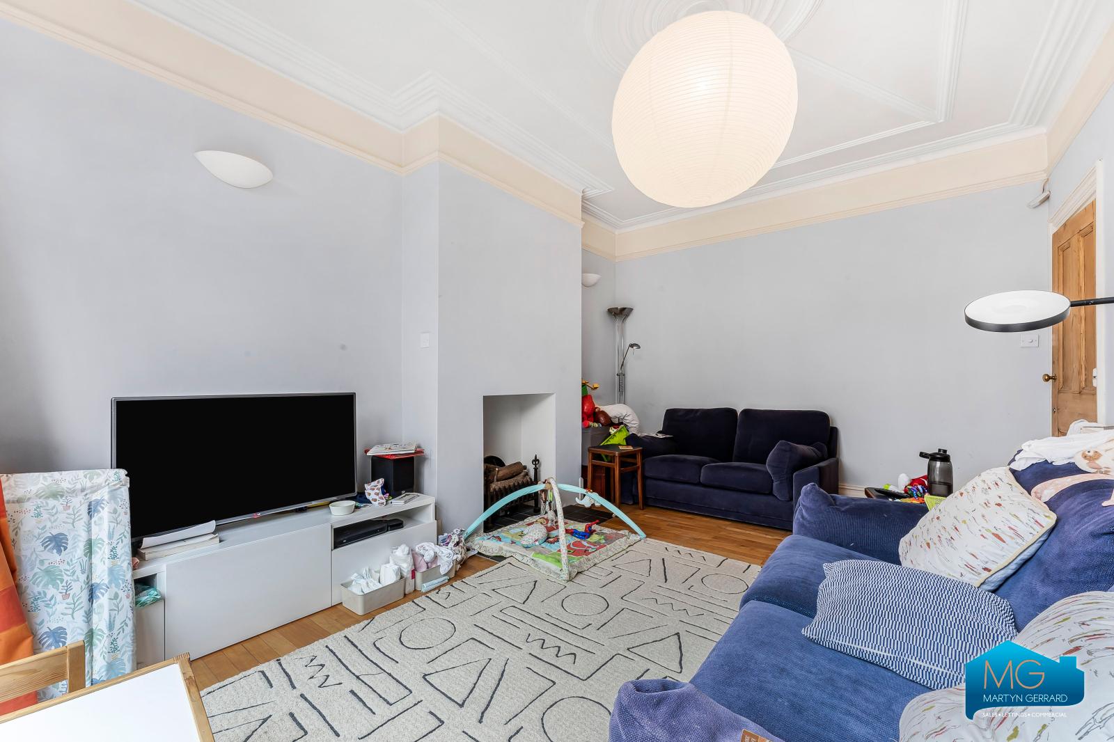 4 bedroom House to rent - Martyn Gerrard
