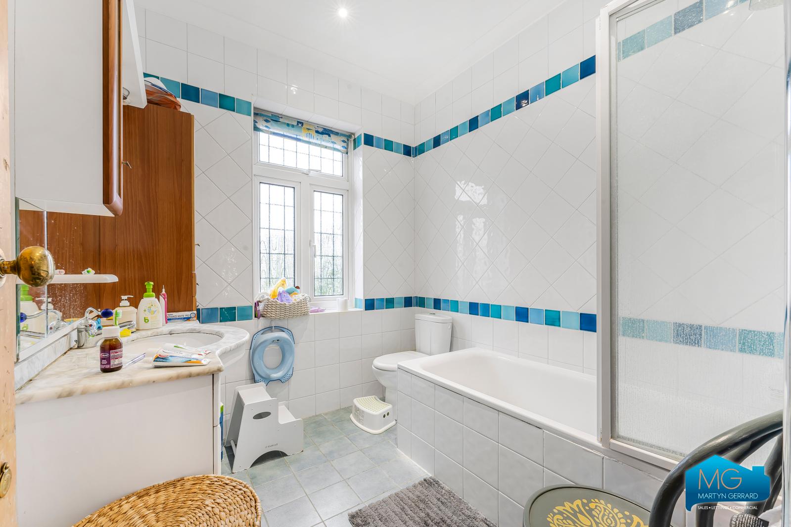 4 bedroom House to rent - Martyn Gerrard