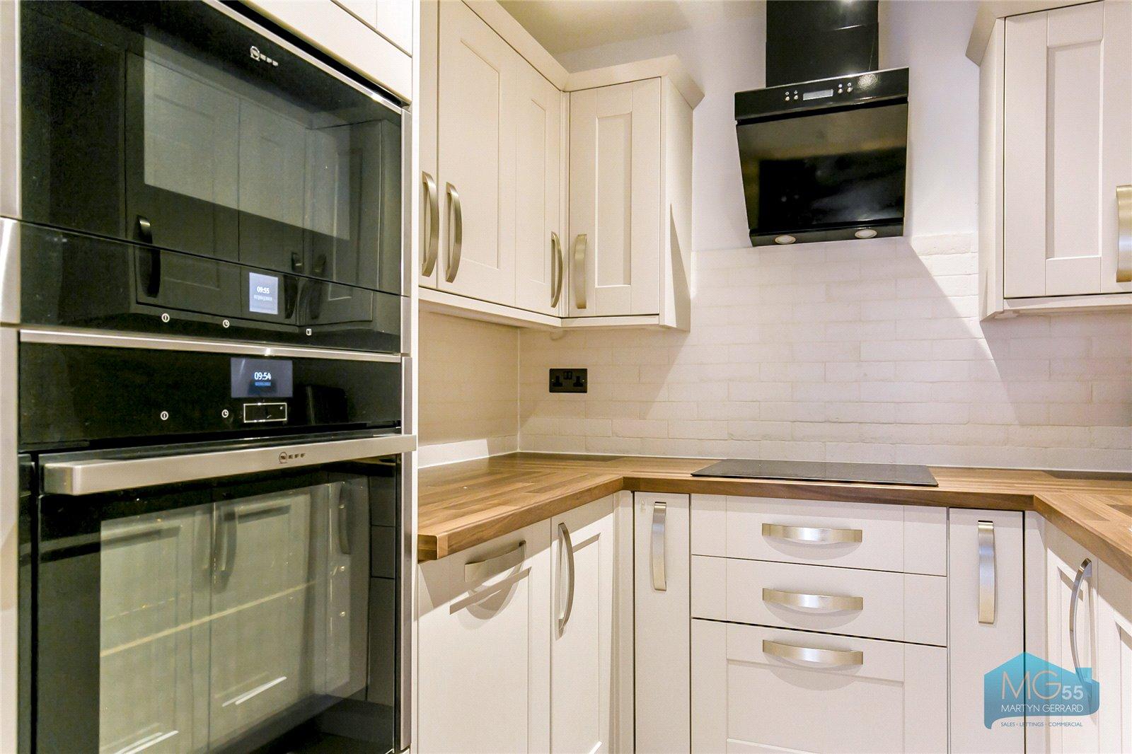 2 bedroom Apartment to rent - Martyn Gerrard