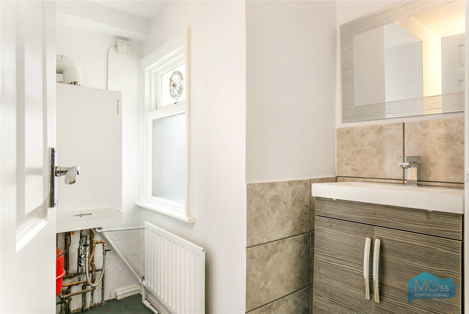 2 bedroom Apartment to rent - Martyn Gerrard