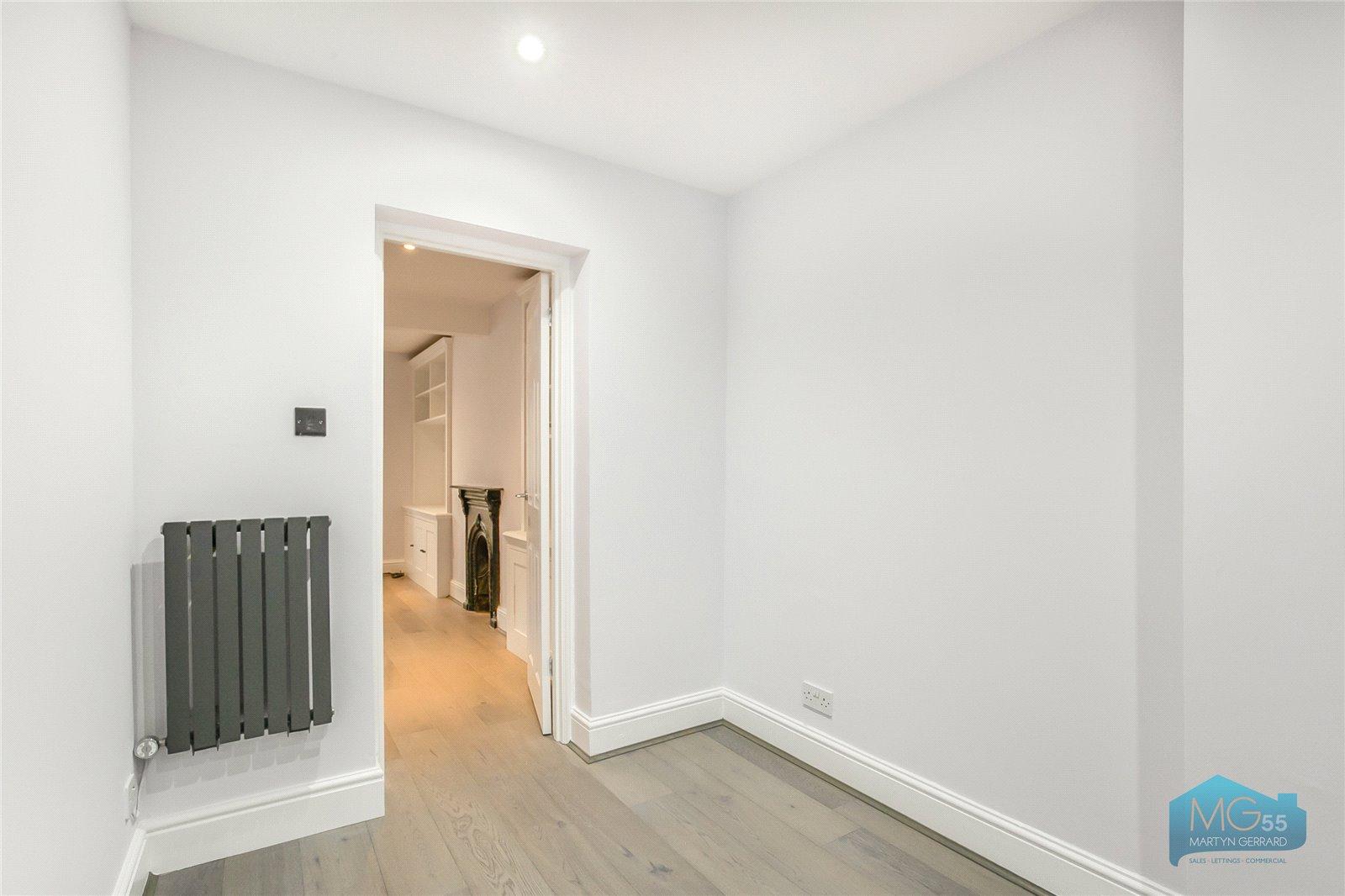2 bedroom Apartment to rent - Martyn Gerrard