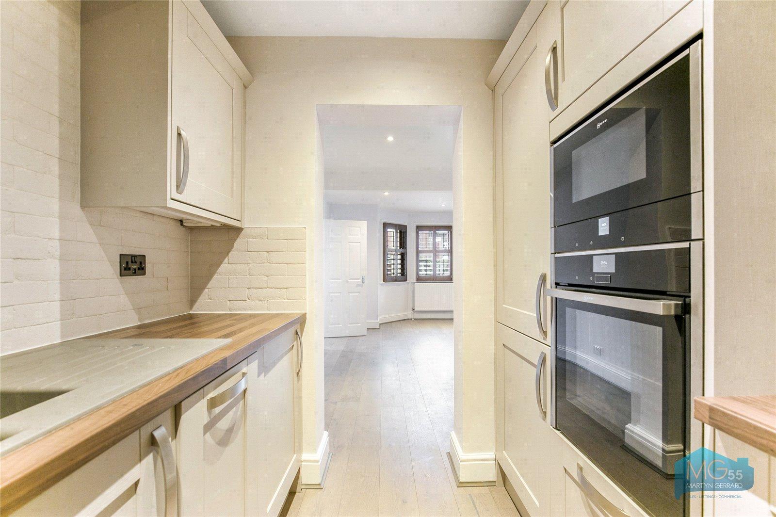 2 bedroom Apartment to rent - Martyn Gerrard