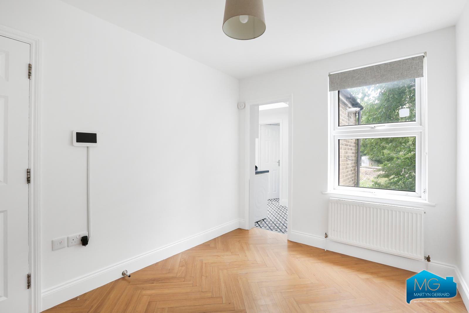2 bedroom Apartment to rent - Martyn Gerrard