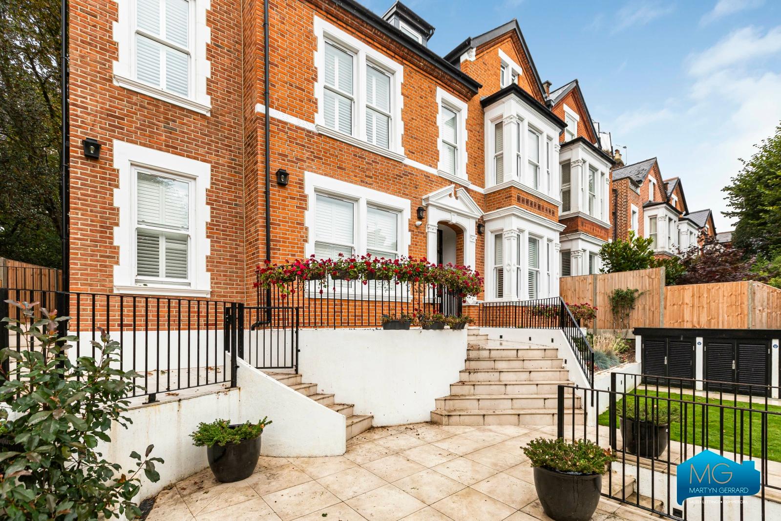 2 bedroom Apartment to rent - Martyn Gerrard