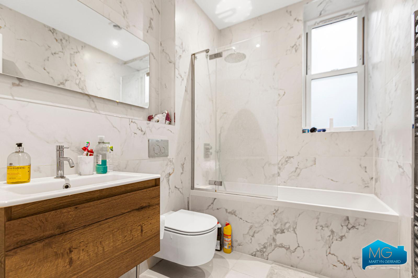2 bedroom Apartment to rent - Martyn Gerrard