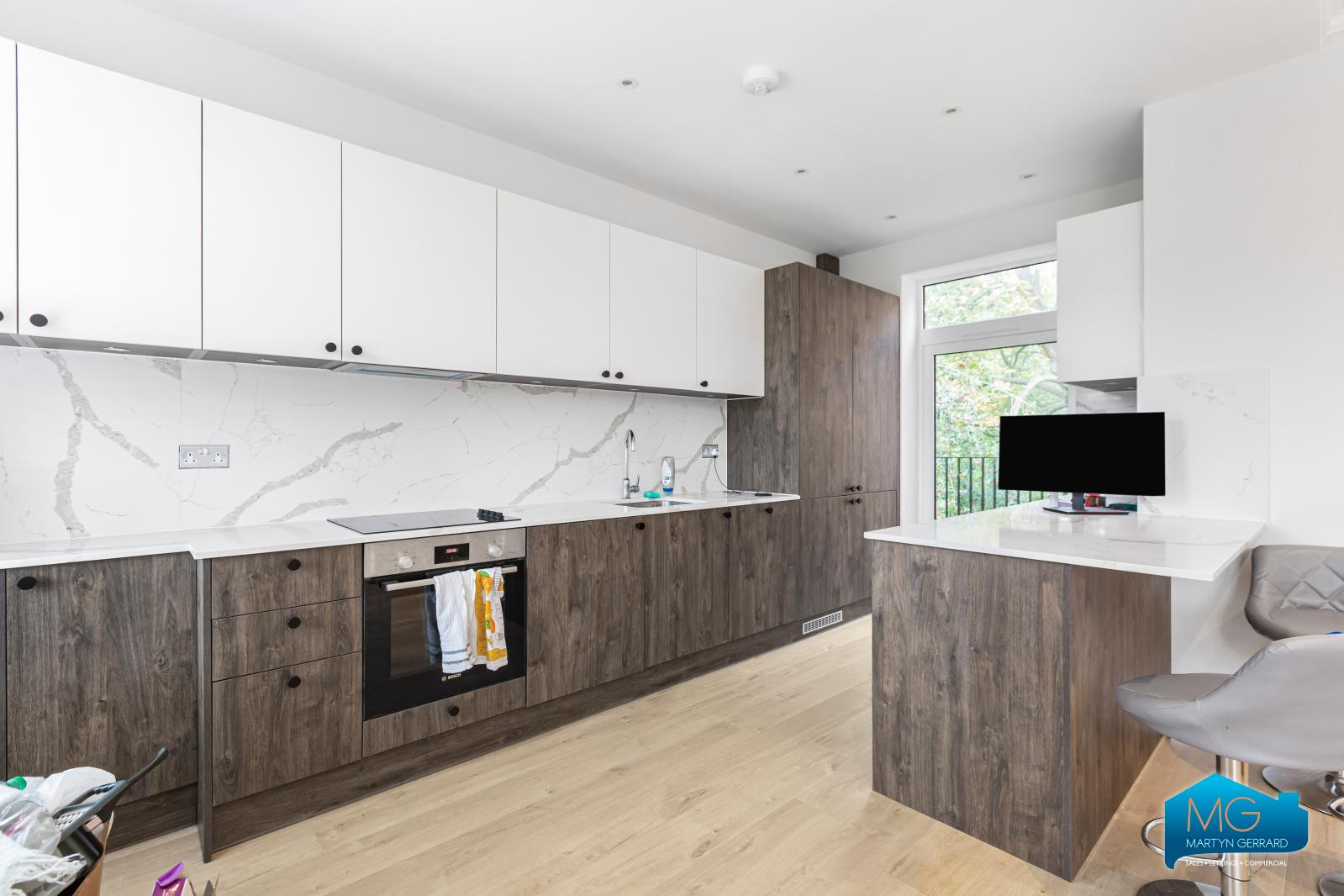 2 bedroom Apartment to rent - Martyn Gerrard