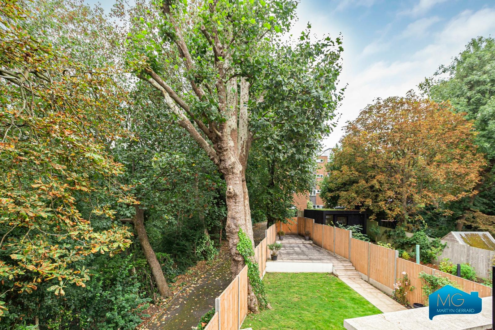 2 bedroom Apartment to rent - Martyn Gerrard