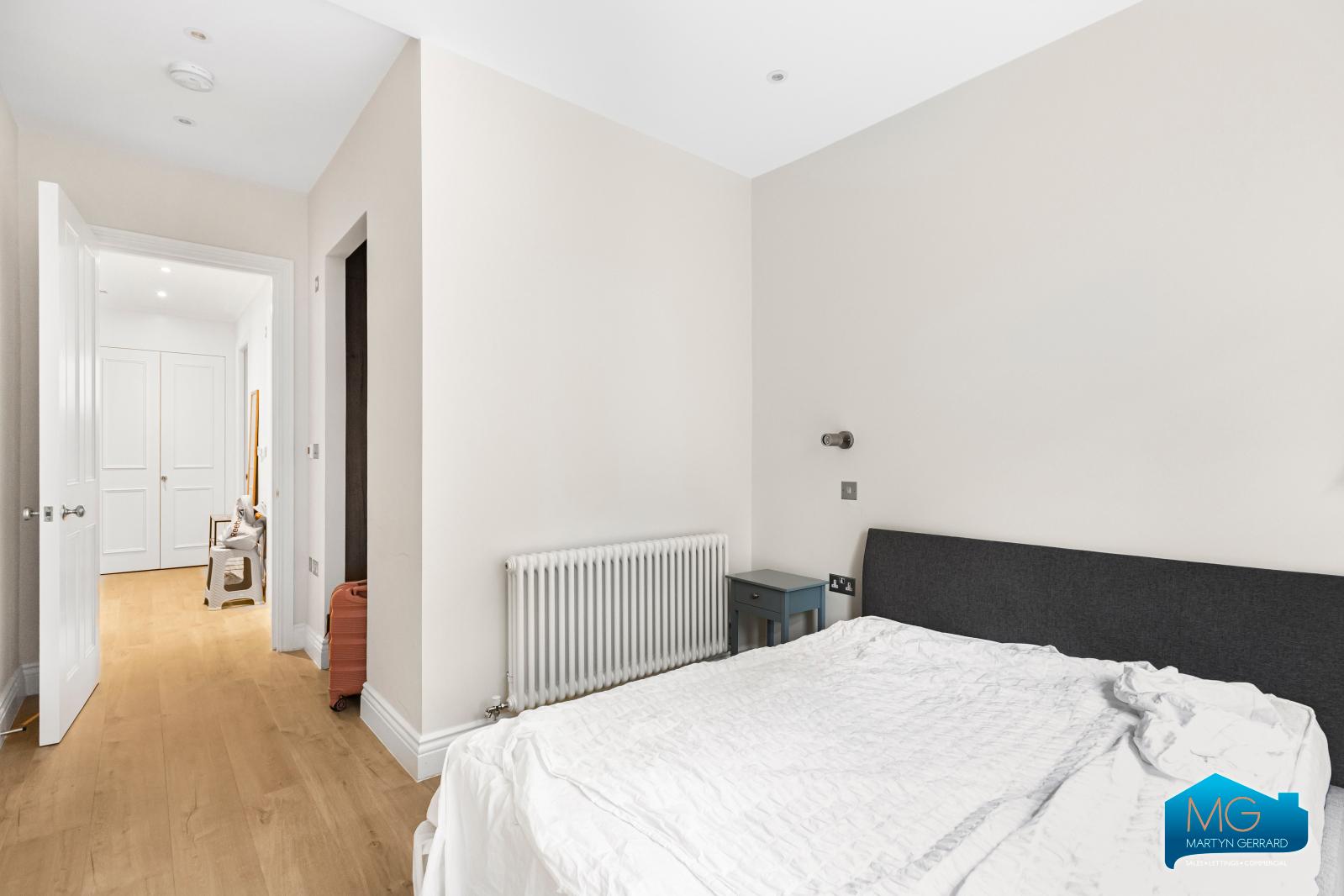 2 bedroom Apartment to rent - Martyn Gerrard