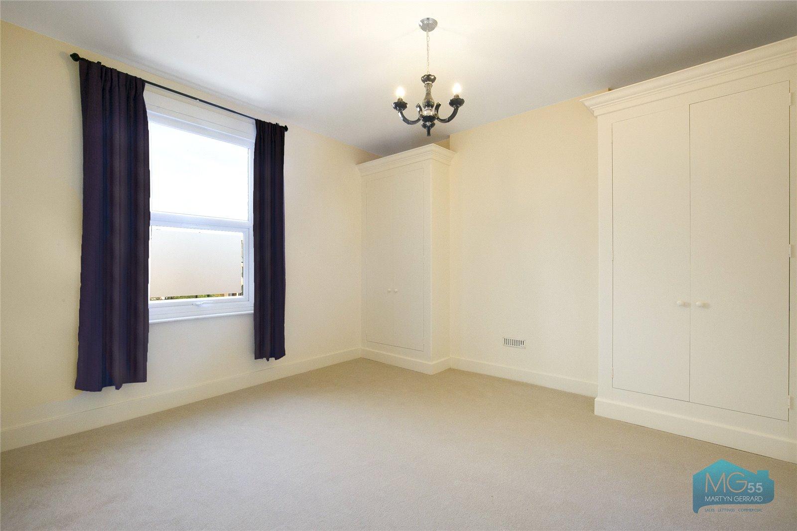 2 bedroom Apartment to rent - Martyn Gerrard