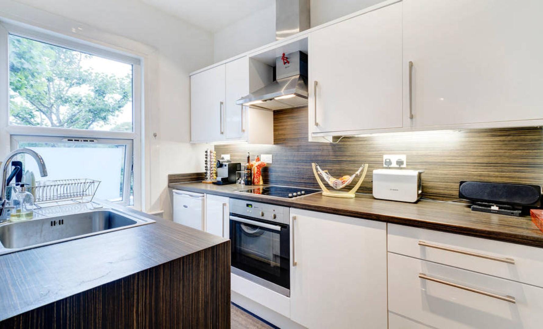2 bedroom Apartment to rent - Martyn Gerrard