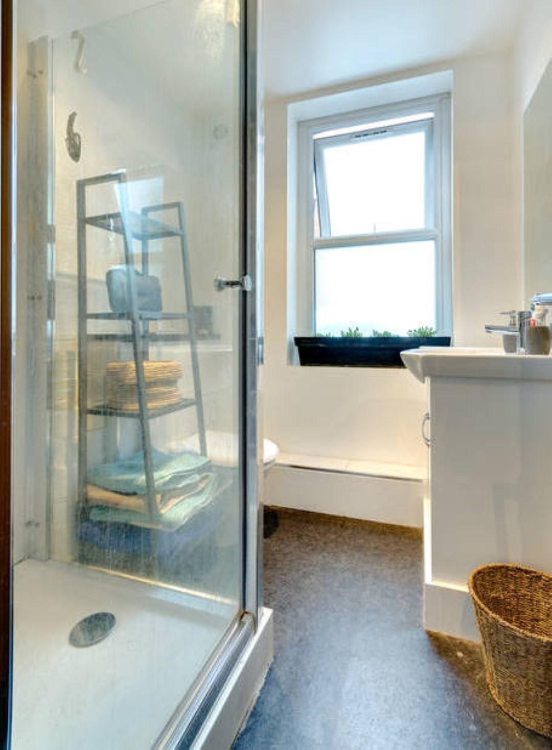 2 bedroom Apartment to rent - Martyn Gerrard