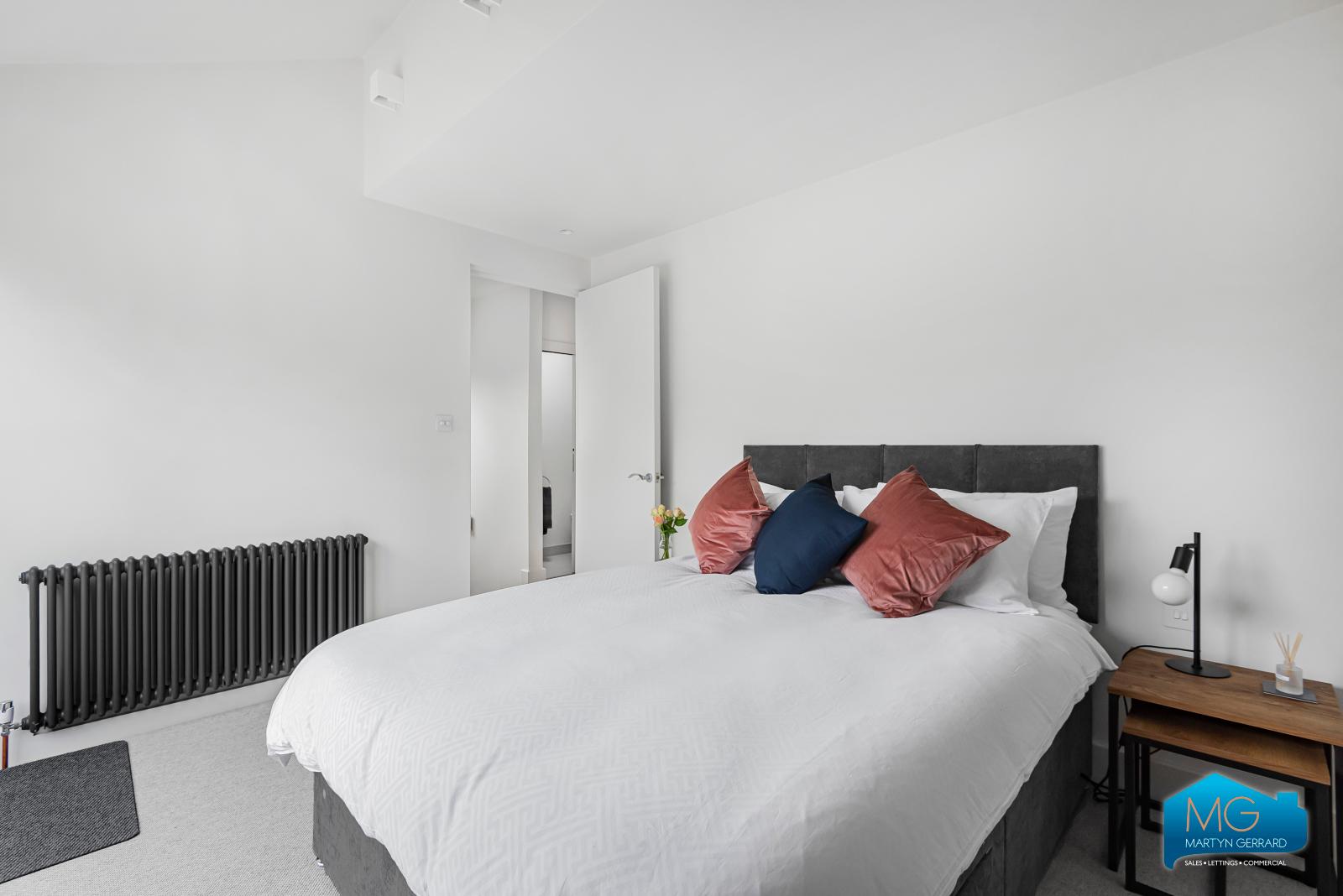 2 bedroom Apartment to rent - Martyn Gerrard
