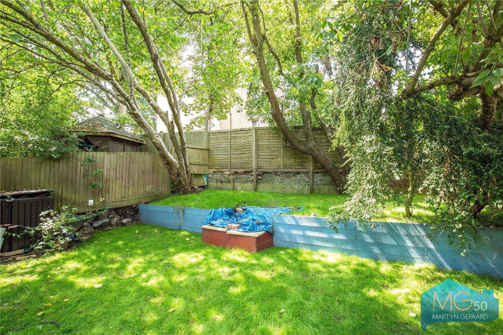 2 bedroom Apartment to rent - Martyn Gerrard