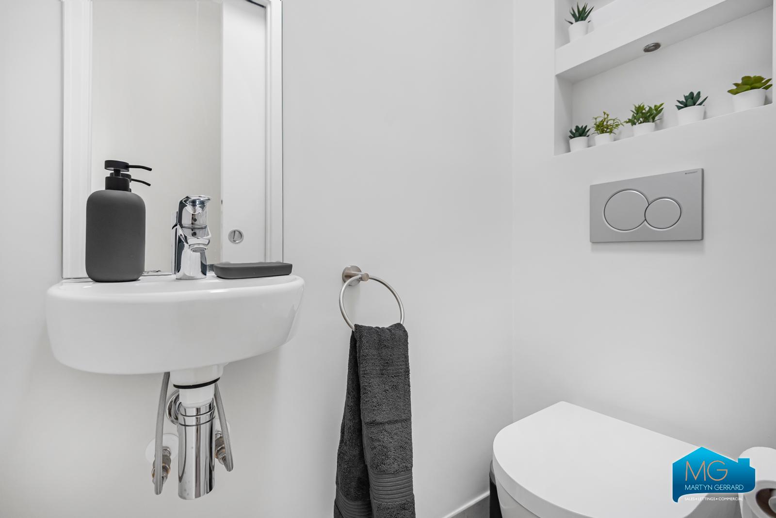 2 bedroom Apartment to rent - Martyn Gerrard