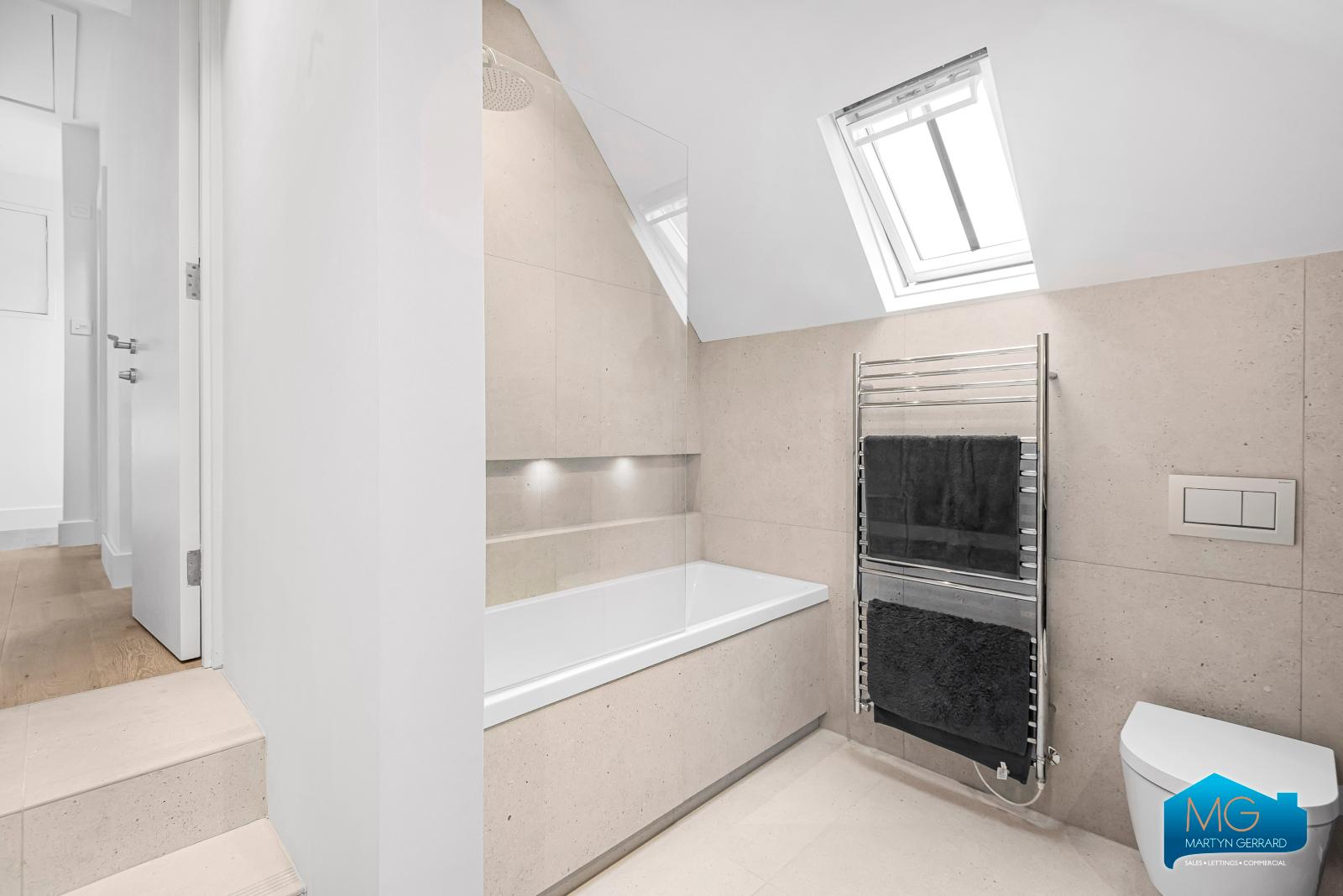 2 bedroom Apartment to rent - Martyn Gerrard