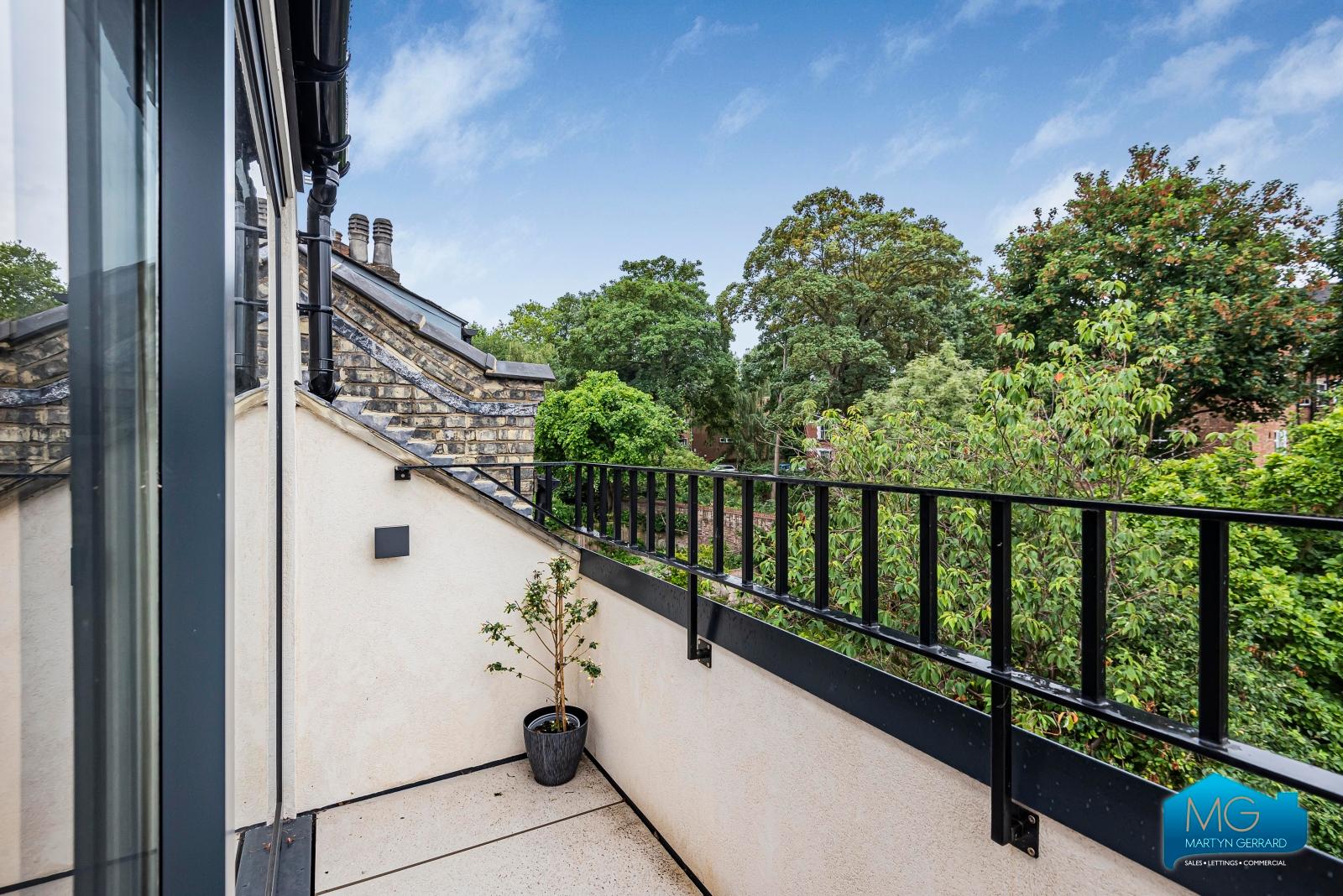 2 bedroom Apartment to rent - Martyn Gerrard