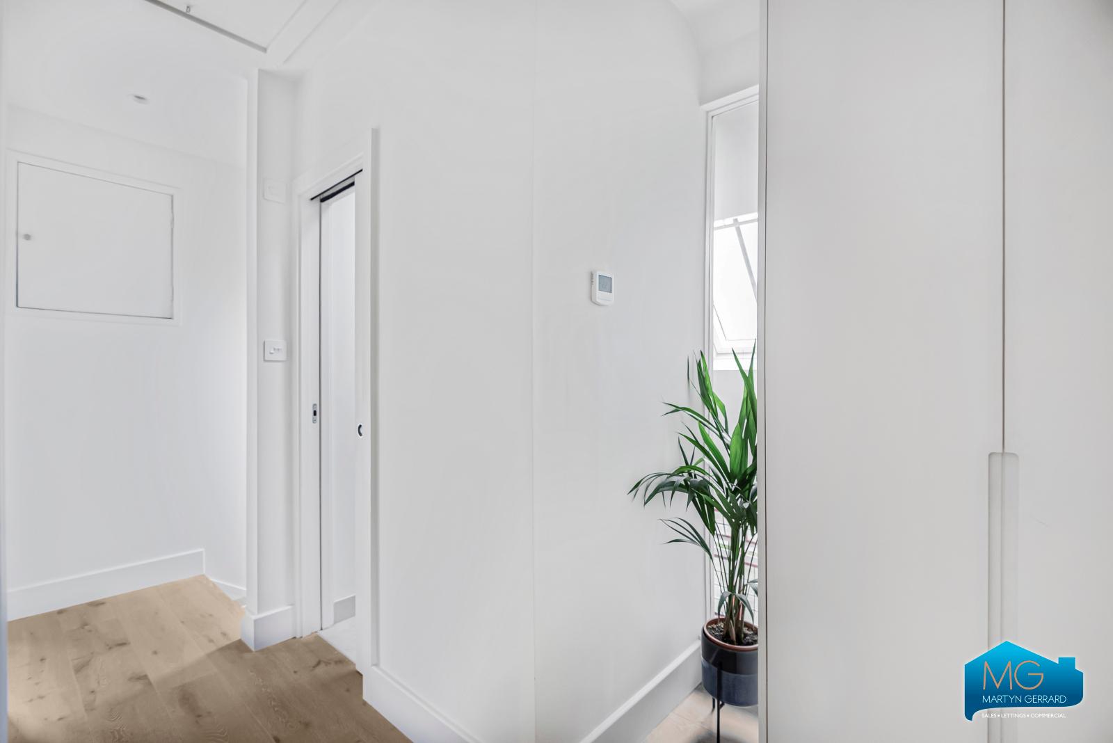 2 bedroom Apartment to rent - Martyn Gerrard