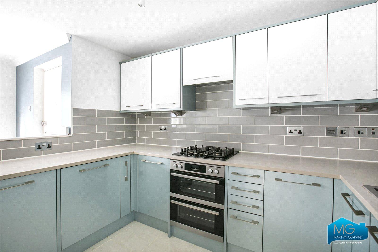 2 bedroom Ground Floor Flat to rent - Martyn Gerrard