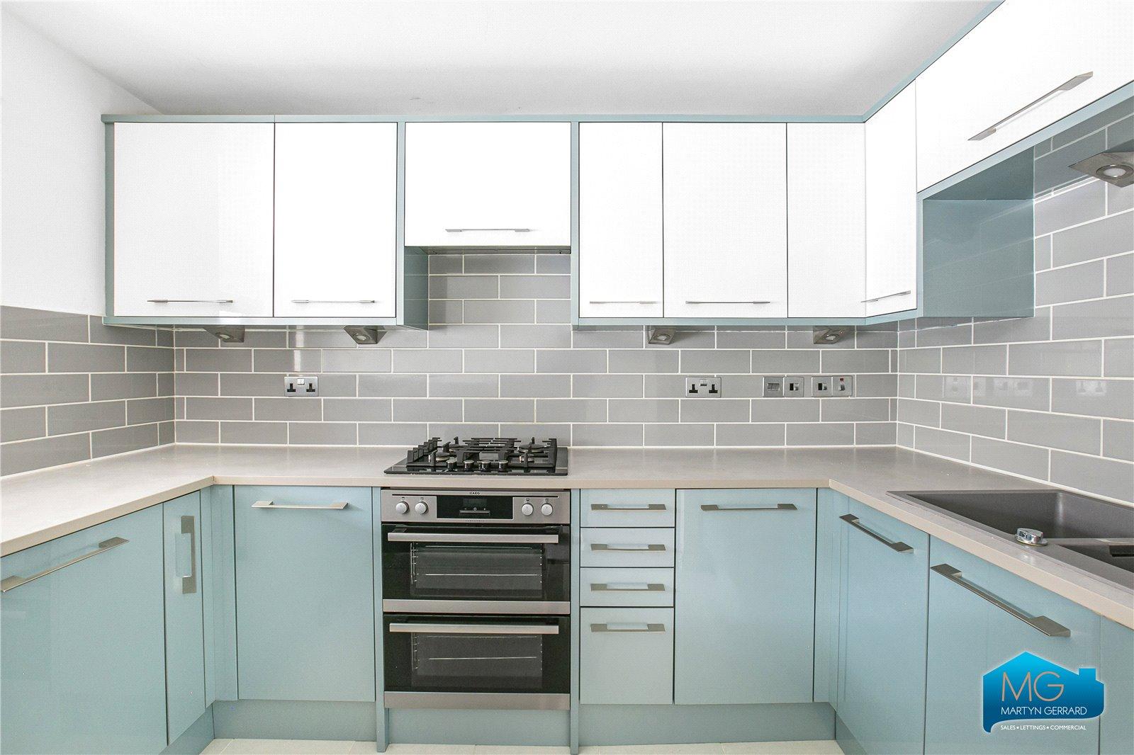 2 bedroom Ground Floor Flat to rent - Martyn Gerrard